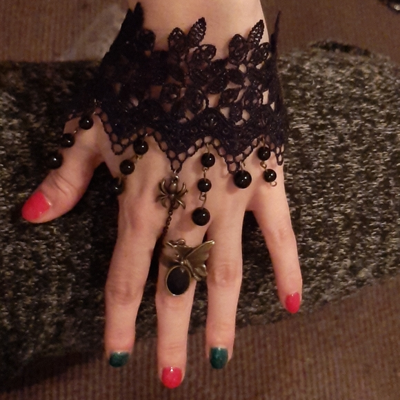 Jewelry - Lace cuff with spider on chain and ring